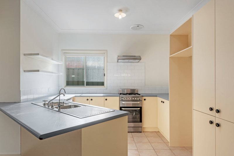 Photo - 9 Islington Place, Caroline Springs VIC 3023 - Image 7