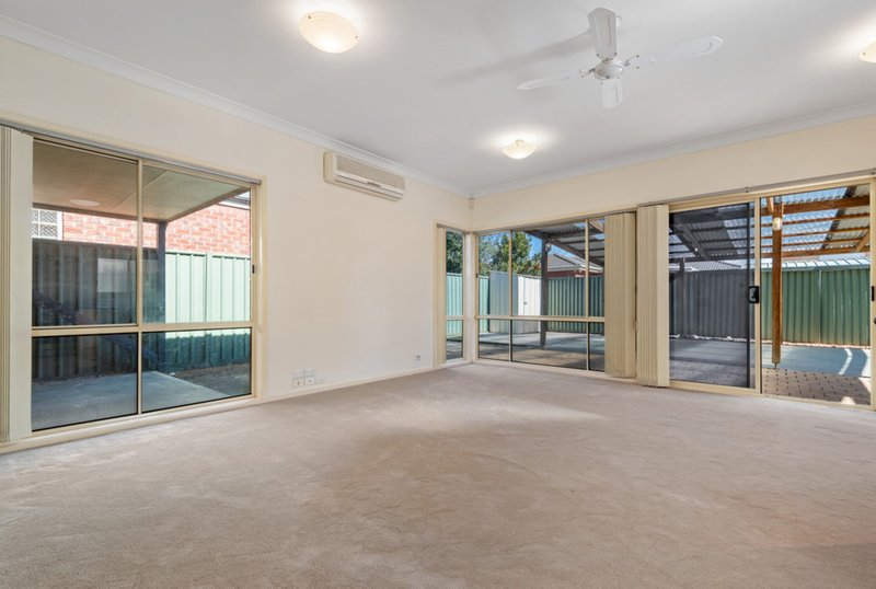 Photo - 9 Islington Place, Caroline Springs VIC 3023 - Image 10