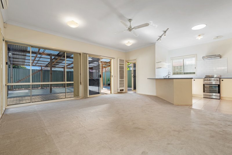 Photo - 9 Islington Place, Caroline Springs VIC 3023 - Image 11