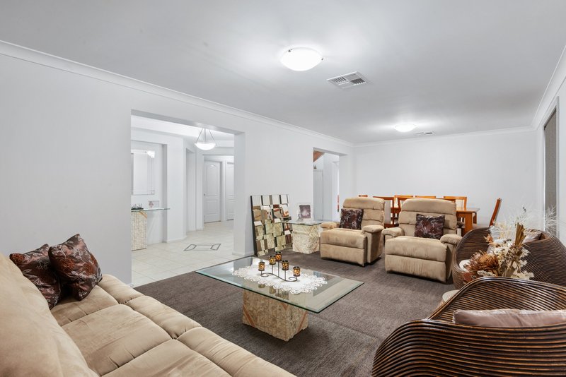 Photo - 9 Jacana Way, Glenmore Park NSW 2745 - Image 4