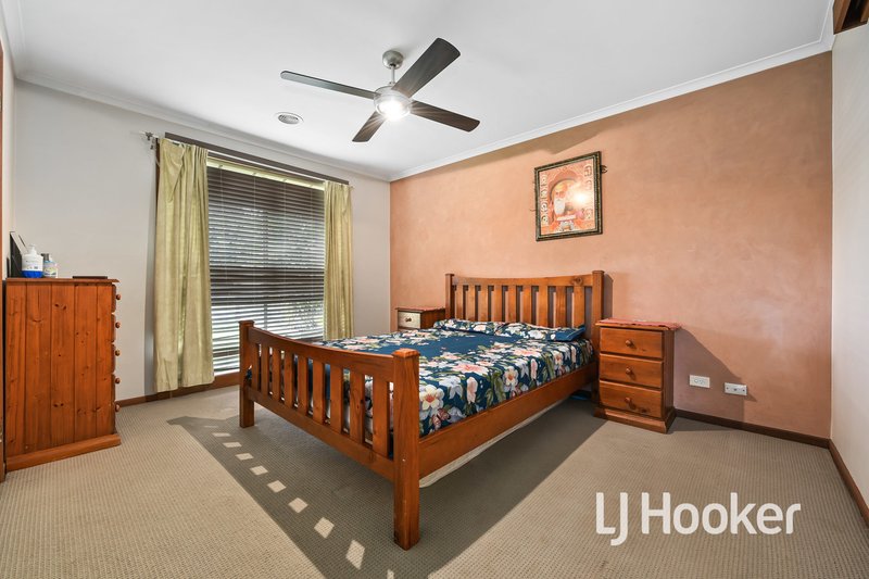 Photo - 9 Jacinta Drive, Cranbourne West VIC 3977 - Image 6