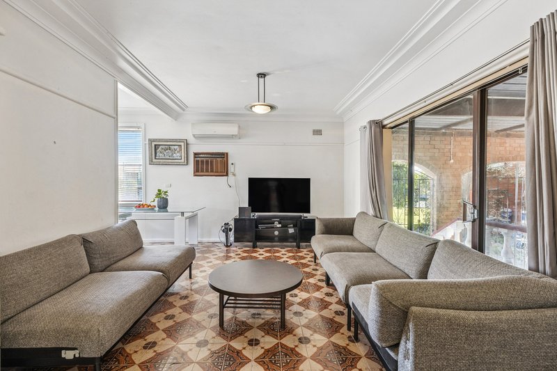 Photo - 9 Jacqueline Crescent, Greenacre NSW 2190 - Image 3