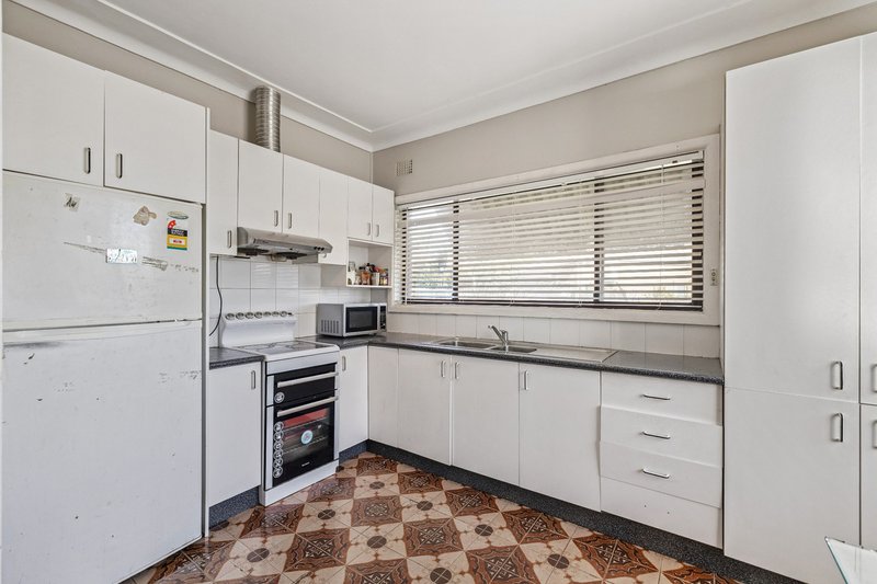 Photo - 9 Jacqueline Crescent, Greenacre NSW 2190 - Image 4