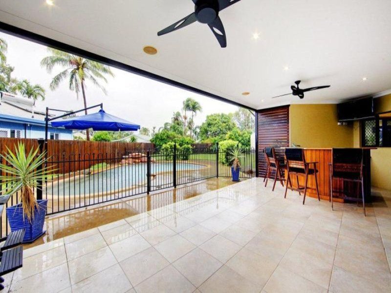 9 Jamaica  Cres , Bushland Beach QLD 4818