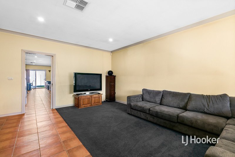 Photo - 9 James Austin Way, Seabrook VIC 3028 - Image 3