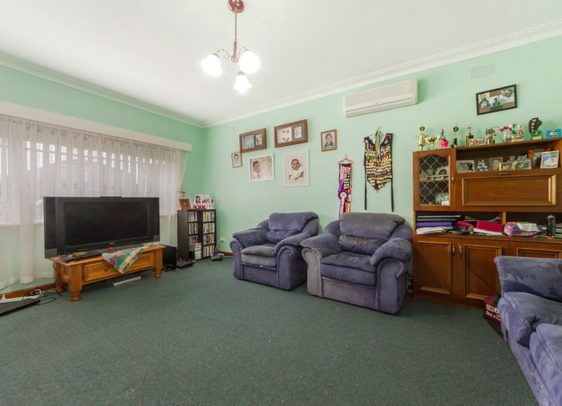 Photo - 9 James Street, St Albans VIC 3021 - Image 2