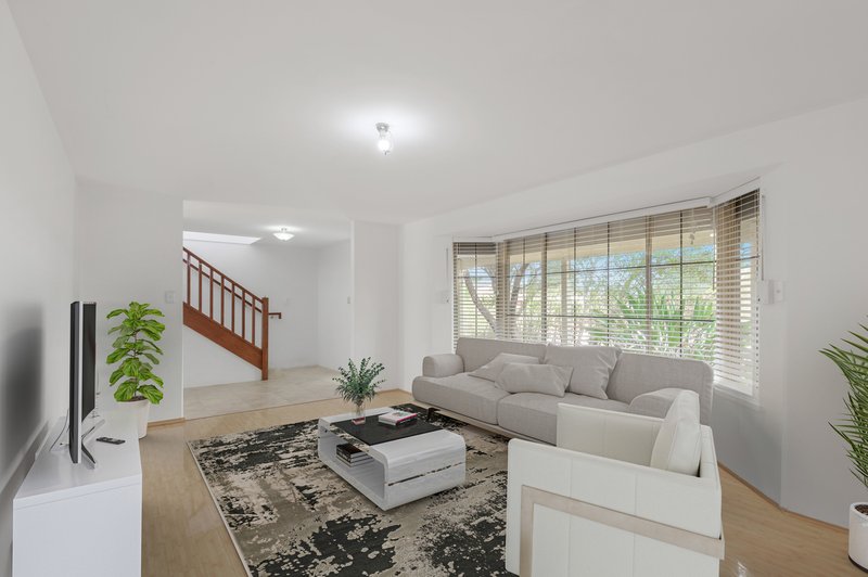 Photo - 9 Jessica Court, Lake Coogee WA 6166 - Image 3