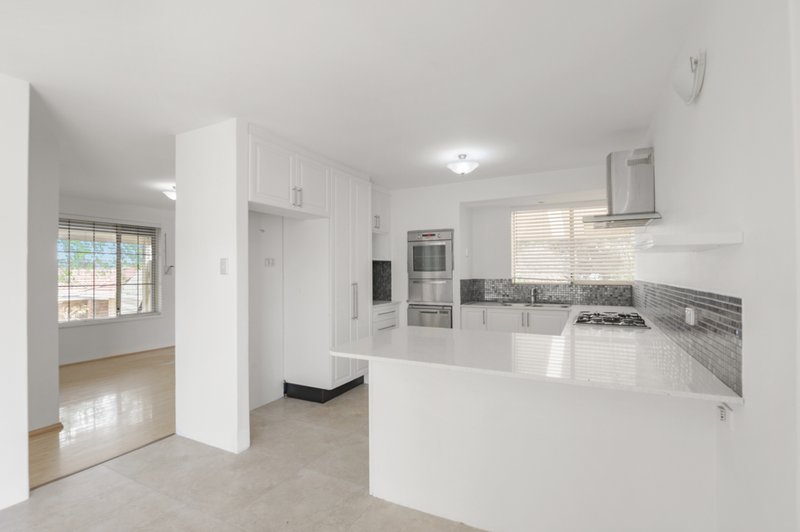 Photo - 9 Jessica Court, Lake Coogee WA 6166 - Image 6