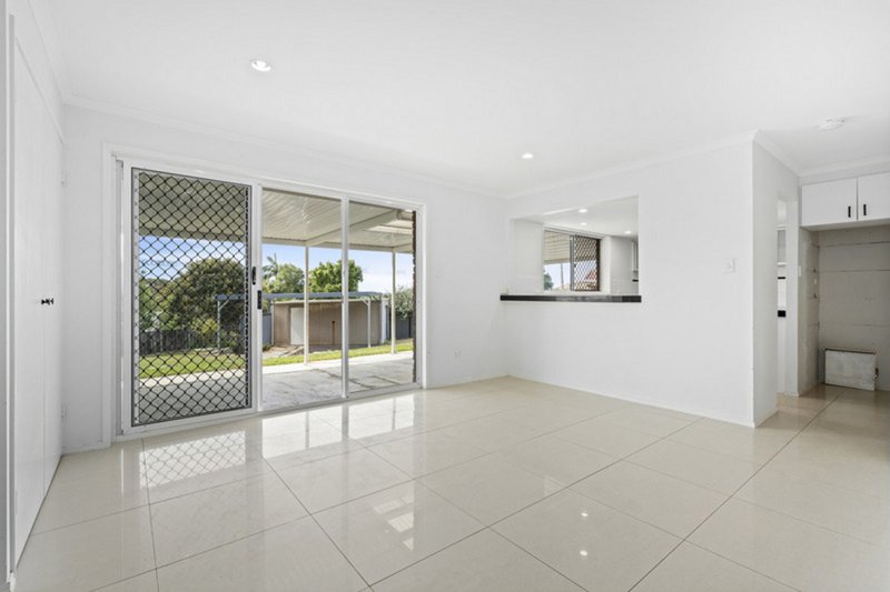 Photo - 9 Jindabyne Court, Highland Park QLD 4211 - Image 6