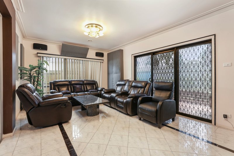 Photo - 9 Jolimont Place, Dingley Village VIC 3172 - Image 5