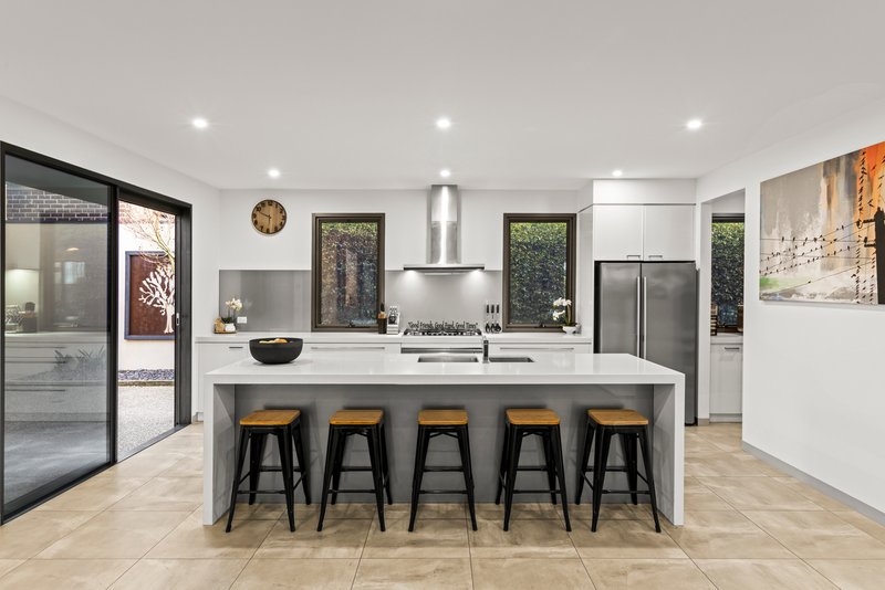 Photo - 9 Karrakatta Grove, Highton VIC 3216 - Image 6