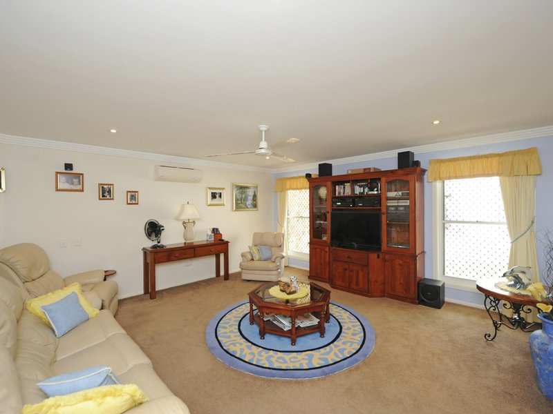 Photo - 9 Karumba Court, Tannum Sands QLD 4680 - Image 11