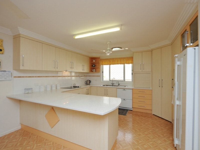 Photo - 9 Karumba Court, Tannum Sands QLD 4680 - Image 17