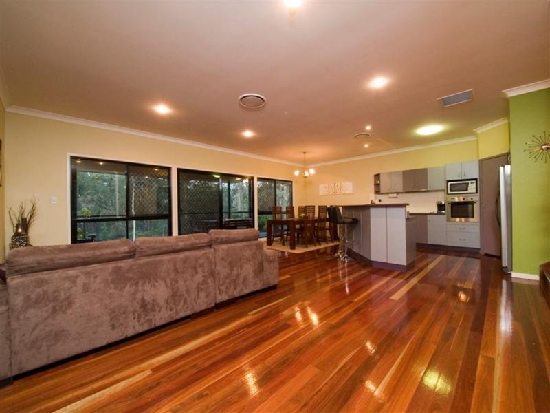 Photo - 9 Ken Duncombe Drive, Cashmere QLD 4500 - Image 6