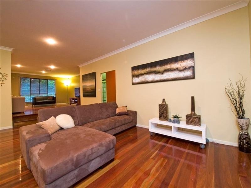 Photo - 9 Ken Duncombe Drive, Cashmere QLD 4500 - Image 8