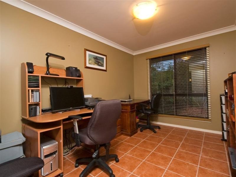 Photo - 9 Ken Duncombe Drive, Cashmere QLD 4500 - Image 16