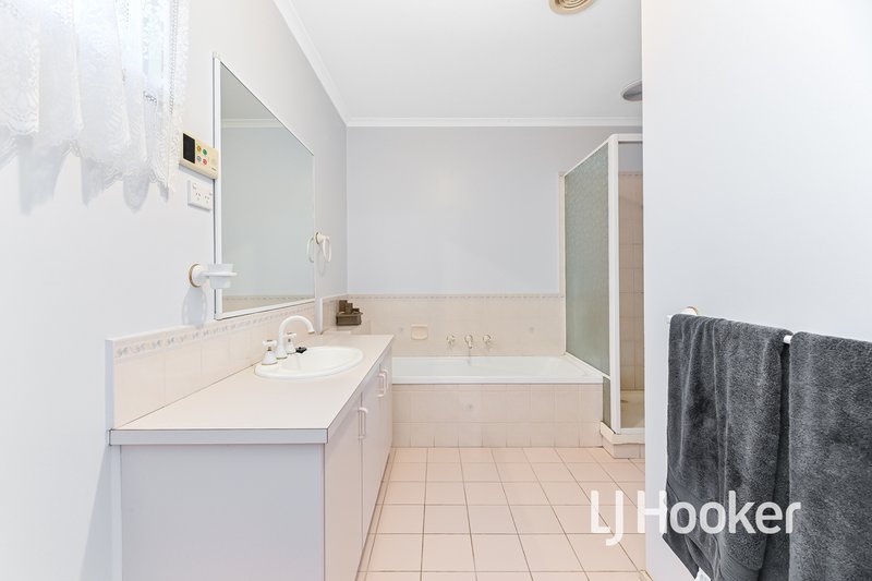 Photo - 9 Kendari Court, Hampton Park VIC 3976 - Image 9