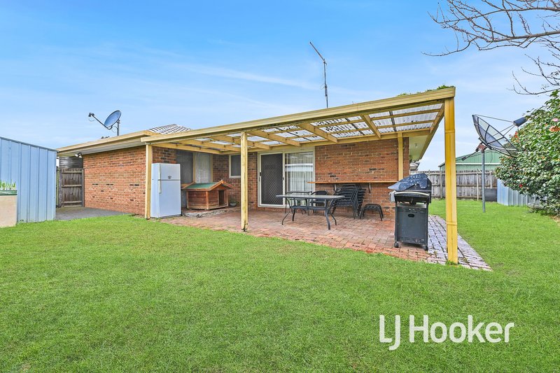 Photo - 9 Kendari Court, Hampton Park VIC 3976 - Image 10