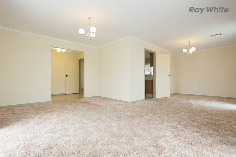 Photo - 9 Kialoa Court, Taylors Lakes VIC 3038 - Image 2