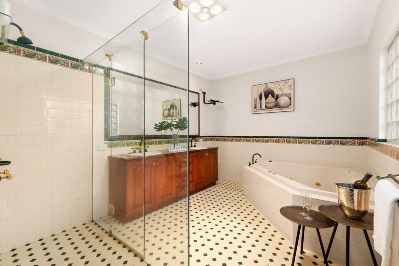 Photo - 9 Kilsyth Avenue, Burwood VIC 3125 - Image 8