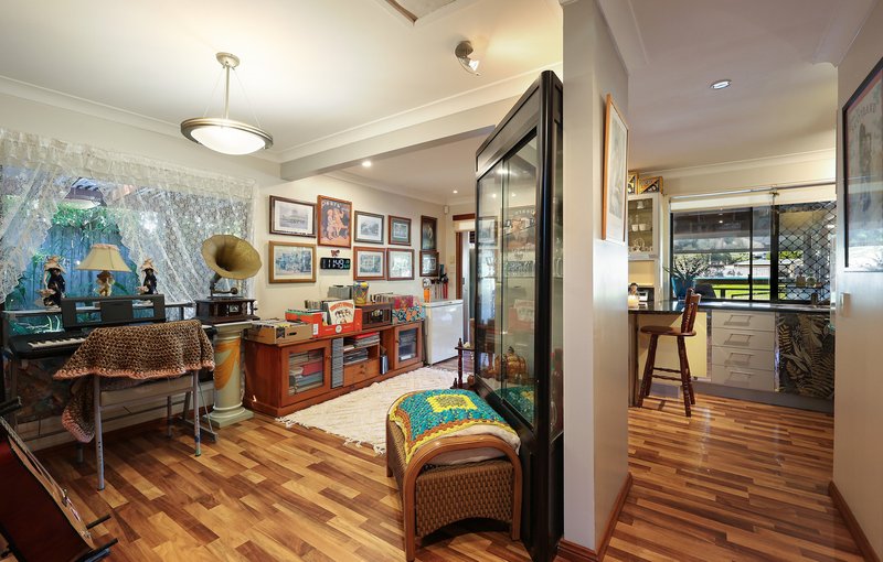 Photo - 9 Kinarra Street, Ashmore QLD 4214 - Image 6