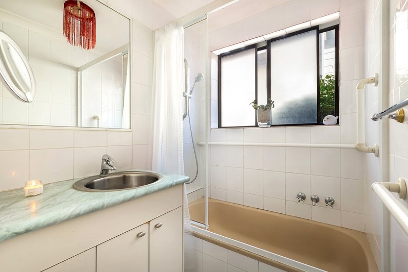 Photo - 9 Kinarra Street, Ashmore QLD 4214 - Image 11