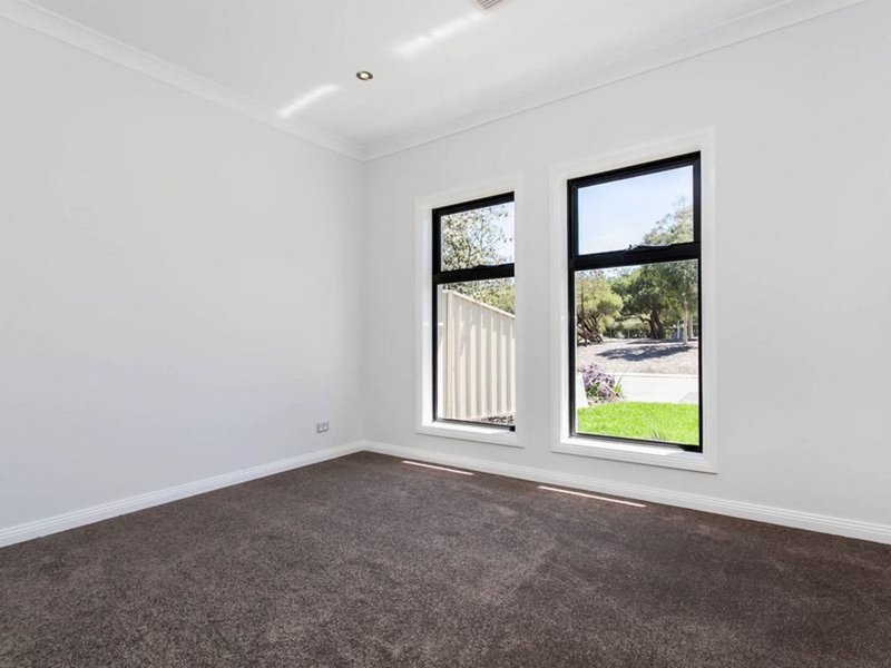 Photo - 9 Kirra Avenue, West Lakes Shore SA 5020 - Image 7