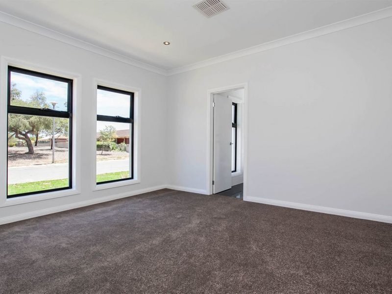 Photo - 9 Kirra Avenue, West Lakes Shore SA 5020 - Image 16