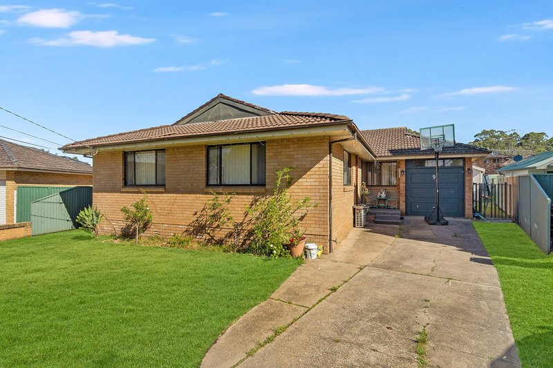 Photo - 9 Kurrajong Avenue, Georges Hall NSW 2198 - Image 2