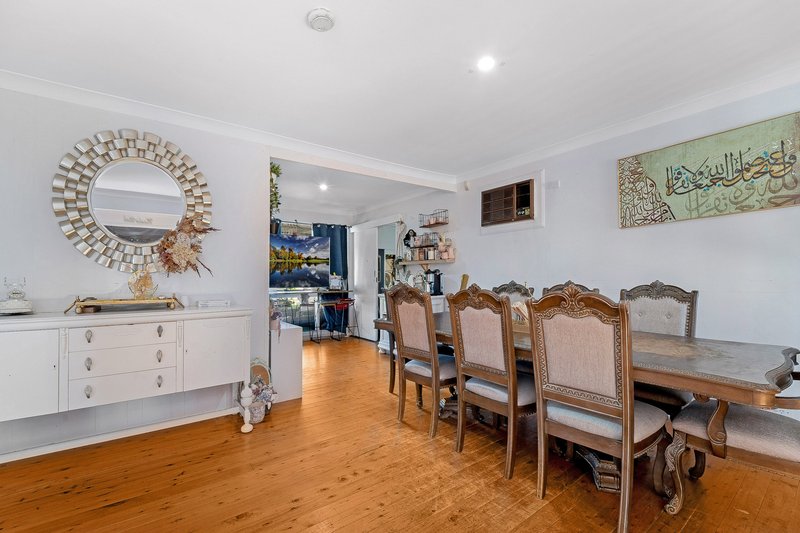 Photo - 9 Kurrajong Avenue, Georges Hall NSW 2198 - Image 4