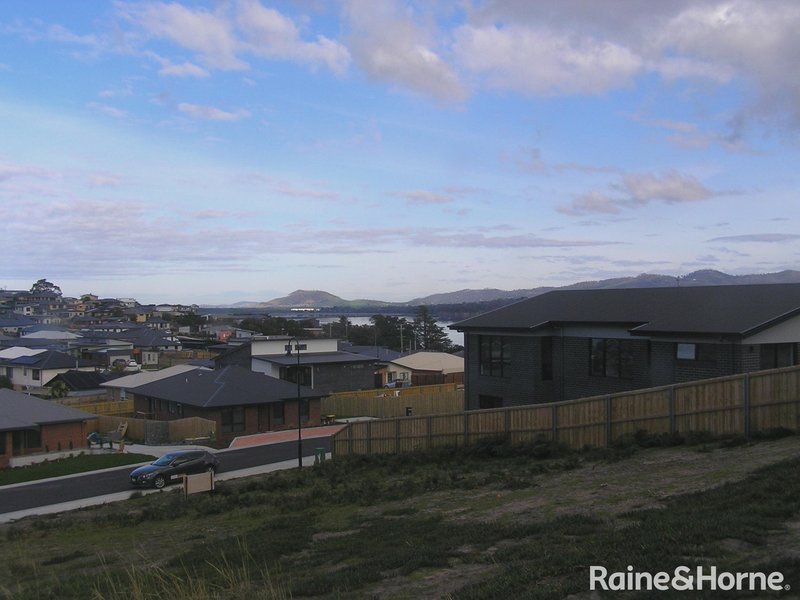 Photo - 9 Lagoon View Court, Midway Point TAS 7171 - Image 2