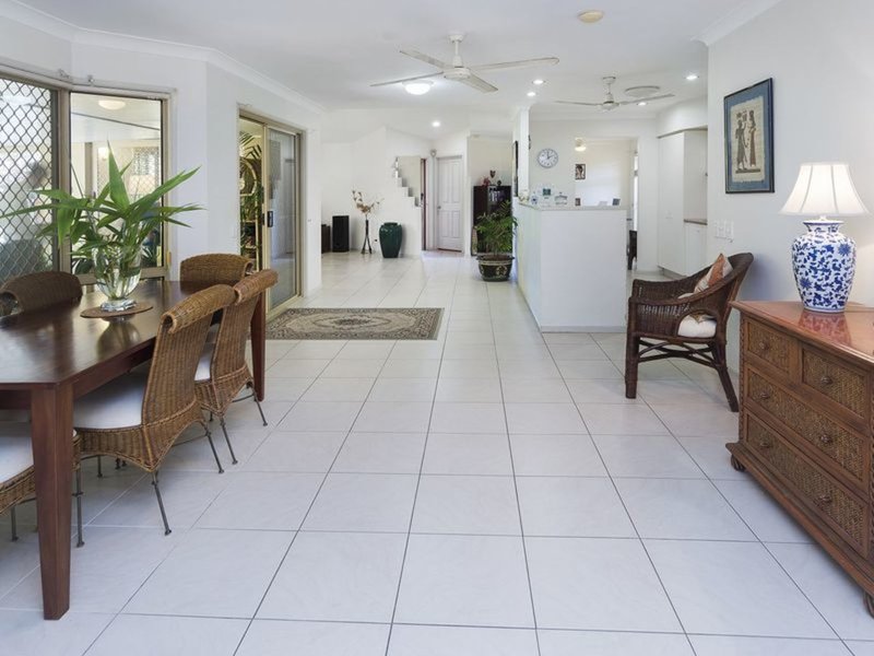 Photo - 9 Laine Place, Coombabah QLD 4216 - Image 17