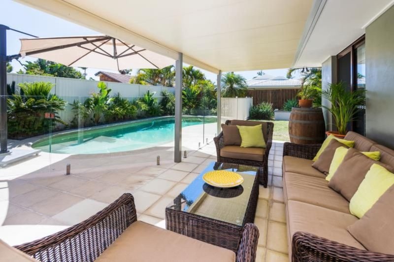 Photo - 9 Lakefield Crescent, Paradise Point QLD 4216 - Image 5