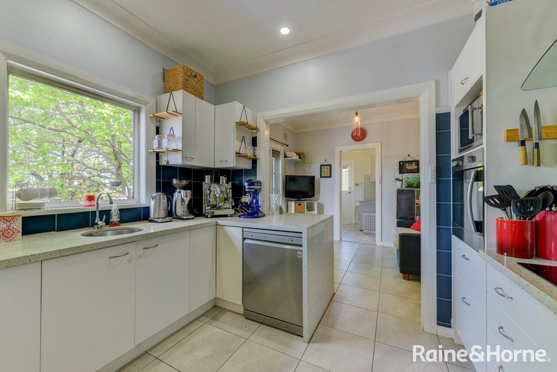 Photo - 9 Lancaster Avenue, Tamworth NSW 2340 - Image 6