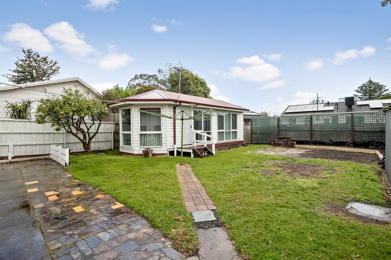 Photo - 9 Laurina Crescent, Frankston North VIC 3200 - Image 5