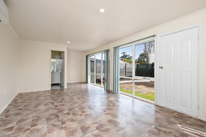 Photo - 9 Laurina Crescent, Frankston North VIC 3200 - Image 6