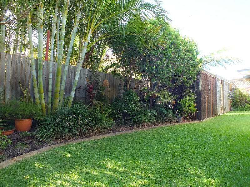 Photo - 9 Leeward Place, Banksia Beach QLD 4507 - Image 3