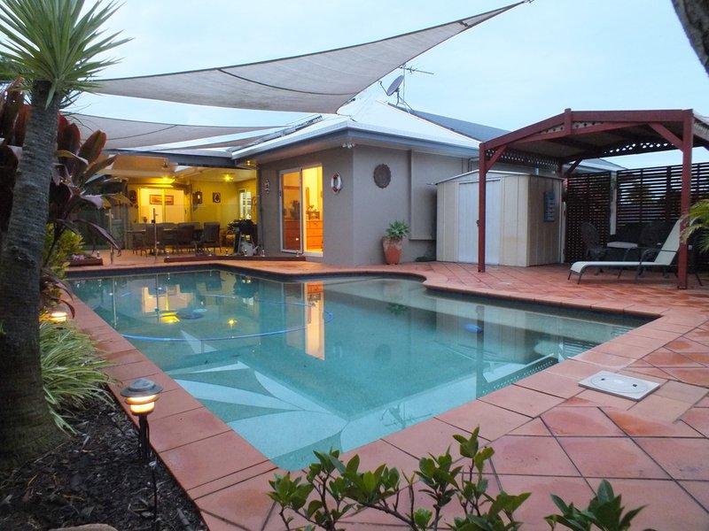 Photo - 9 Leeward Place, Banksia Beach QLD 4507 - Image 18