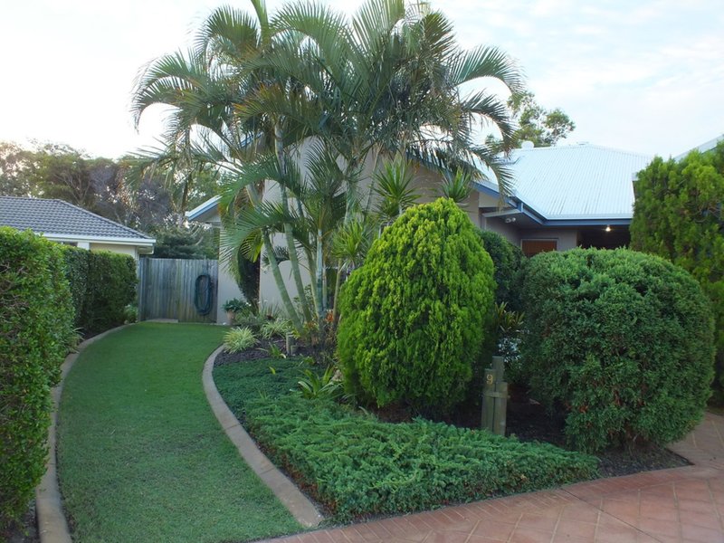 Photo - 9 Leeward Place, Banksia Beach QLD 4507 - Image 2