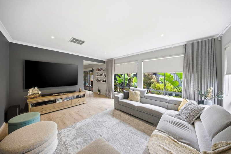 Photo - 9 Lehmann Grove, Pakenham VIC 3810 - Image 6