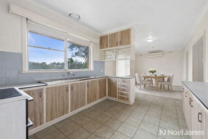 Photo - 9 Leura Street, Doncaster East VIC 3109 - Image 4