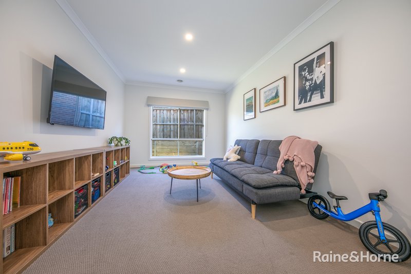 Photo - 9 Lewis Place, Sunbury VIC 3429 - Image 6