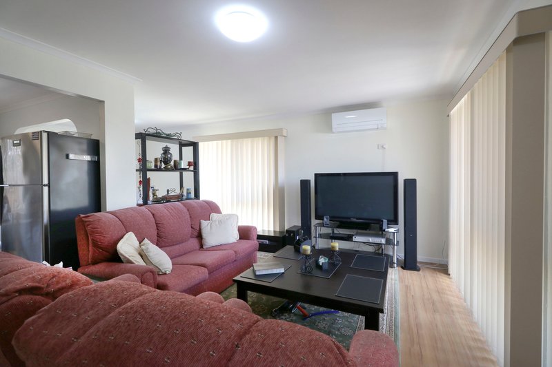 Photo - 9 Lewisham Close, Hampton Park VIC 3976 - Image 2