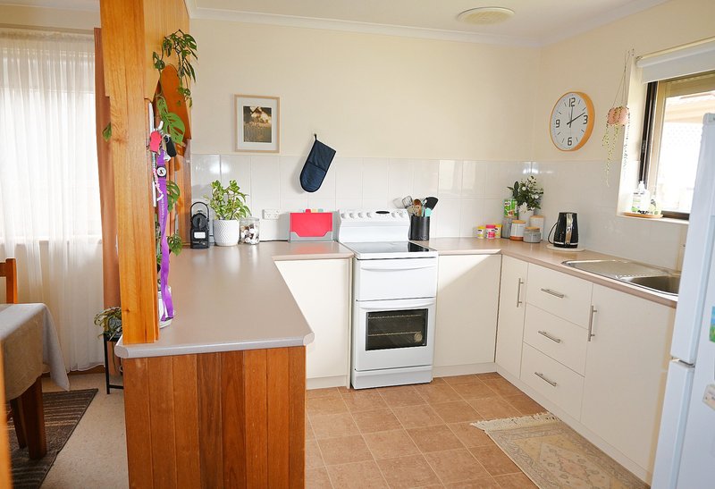 Photo - 9 Leworthy Street, Victor Harbor SA 5211 - Image 3