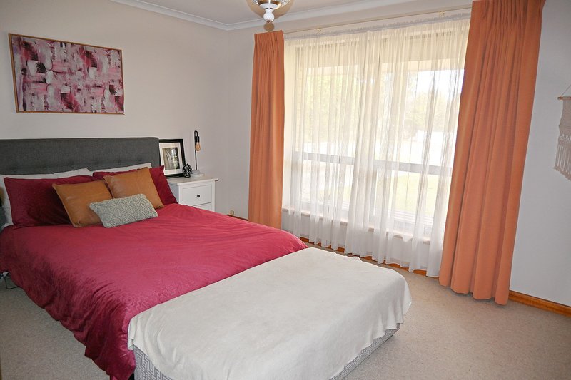 Photo - 9 Leworthy Street, Victor Harbor SA 5211 - Image 4