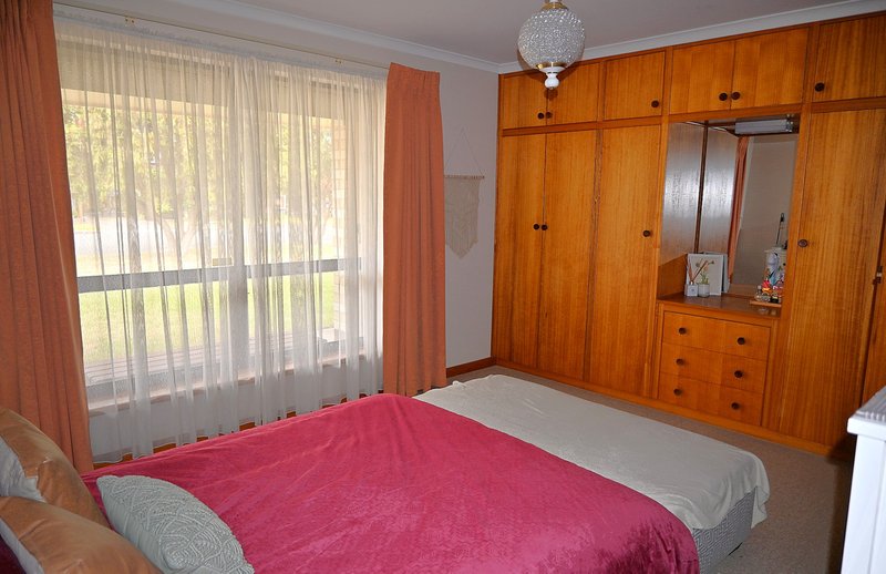 Photo - 9 Leworthy Street, Victor Harbor SA 5211 - Image 5