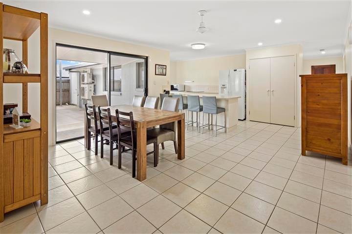 Photo - 9 Links Drive, Cannonvale QLD 4802 - Image 3