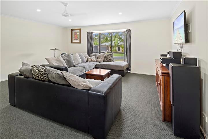 Photo - 9 Links Drive, Cannonvale QLD 4802 - Image 11