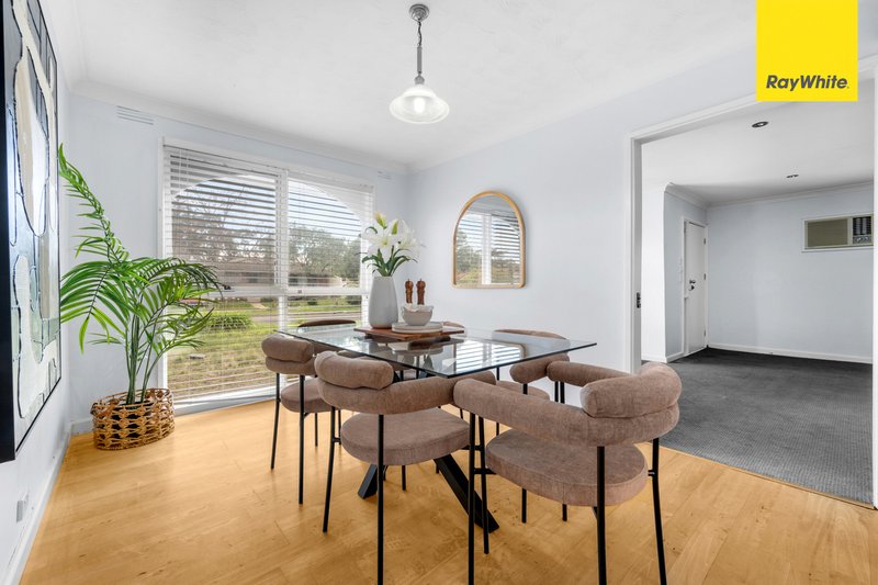 Photo - 9 Linlithgow Way, Melton West VIC 3337 - Image 5