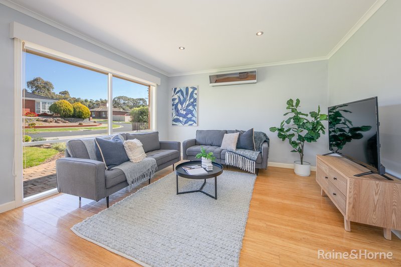 Photo - 9 Lister Crescent, Sunbury VIC 3429 - Image 3